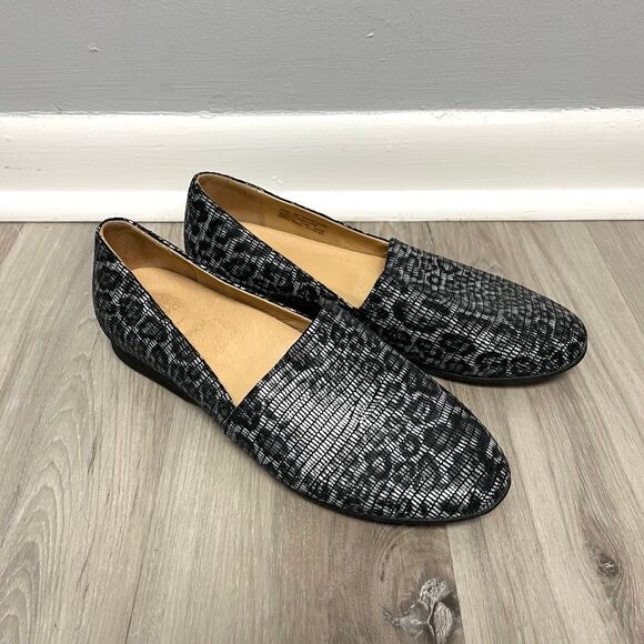 Dansko Flats Women’s 38 Larisa Dak Gray Leopard Animal Print Leather Slip On - Picture 1 of 7